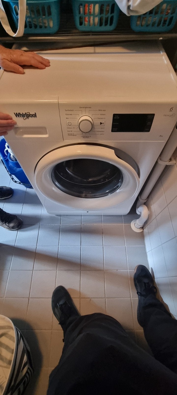 Whirlpool wasmachine 8kg - kleine beschadiging, Ophalen, Zo goed als nieuw, Voorlader, 85 tot 90 cm