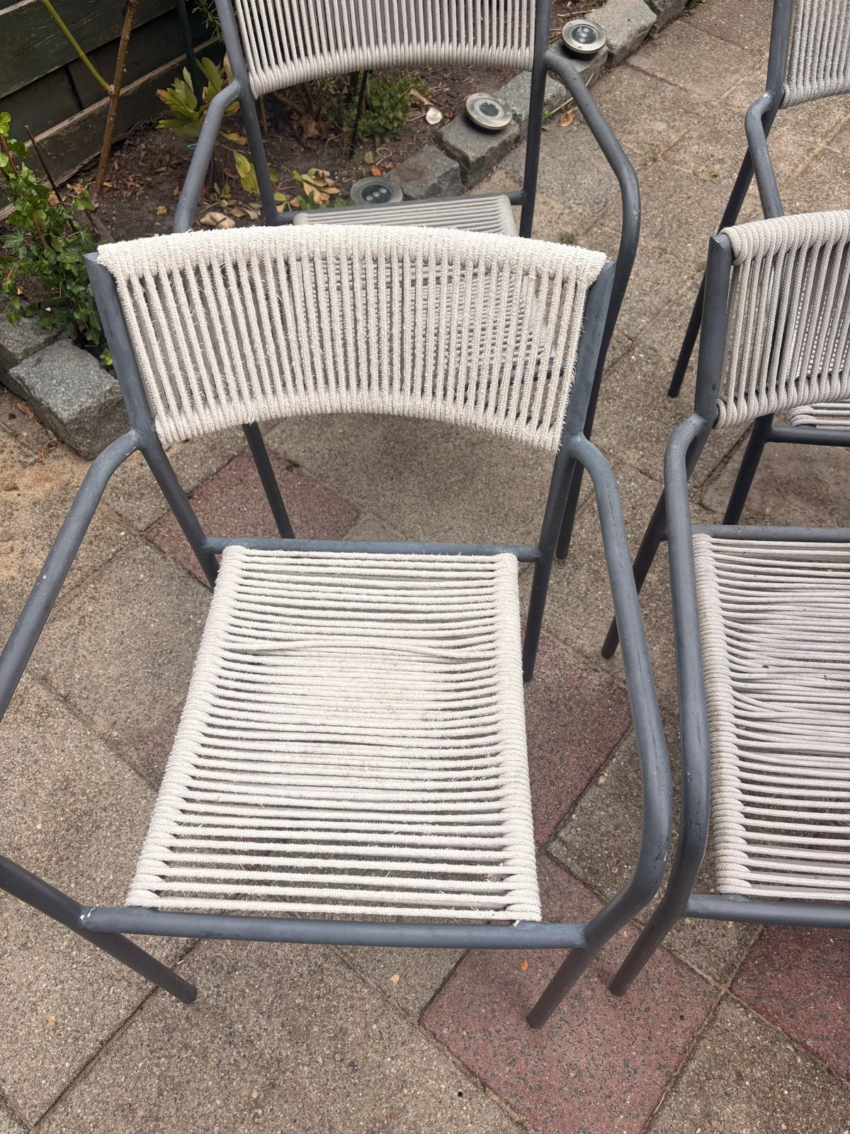 Set van 4 tuinstoelen met metalen frame en touwzitting, Tuin en Terras, Ophalen, Gebruikt, Metaal, Stapelbaar