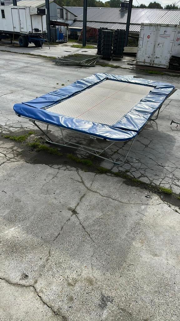 Grote wedstrijd trampoline opklapbaar, Sport en Fitness, Turnen, Materiaal, Zo goed als nieuw, ..., Ophalen