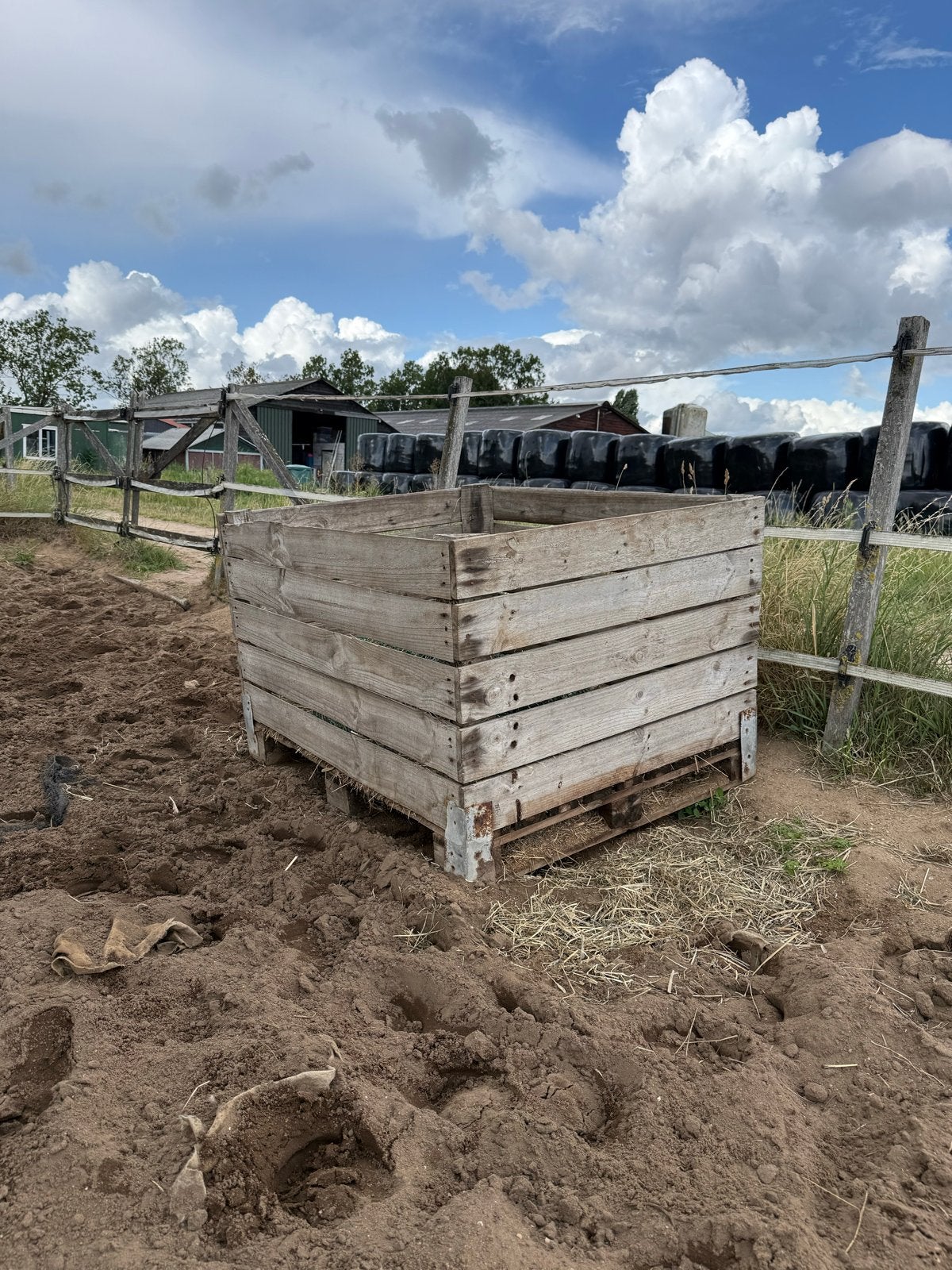 Houtenkist voor hooinet  - hooibak, slowfeeder, Ophalen, Gebruikt