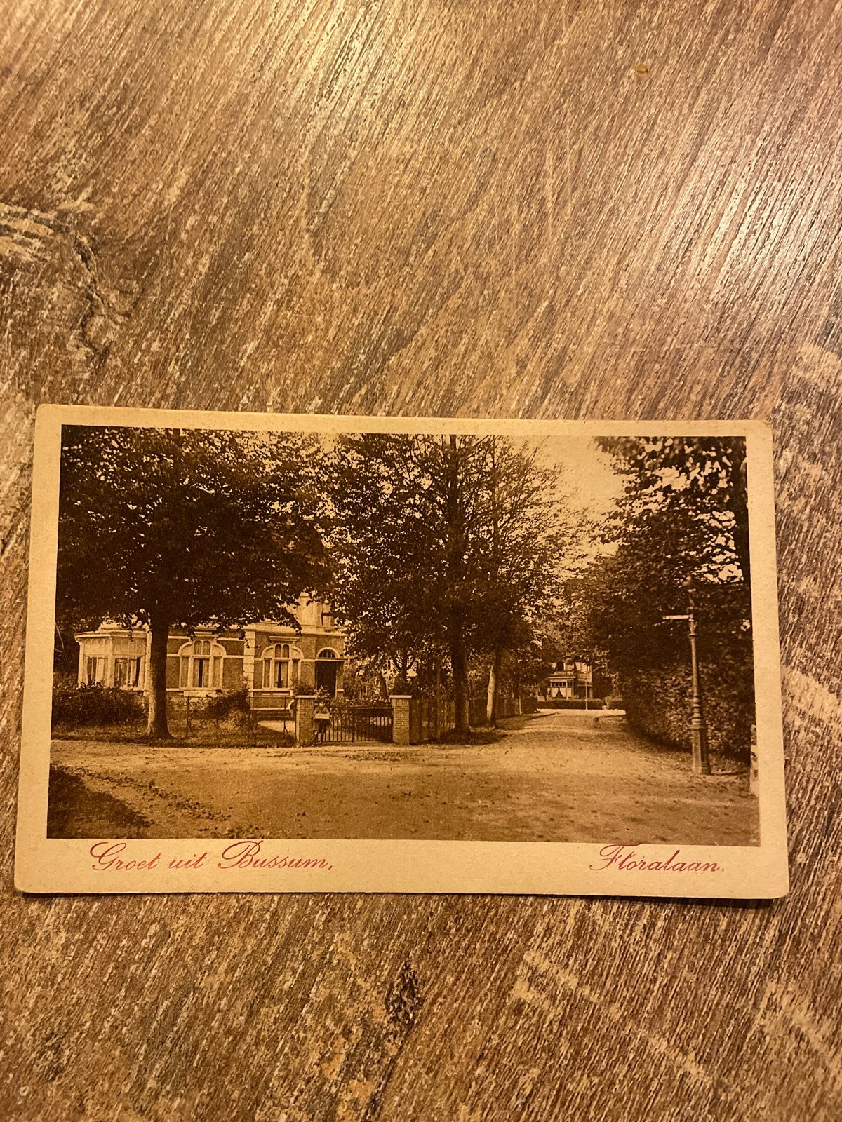 Oude ansichtkaart Bussum, Floralaan - Uitg. Nauta, Velsen, Ophalen of Verzenden, Voor 1920, Gelopen, Noord-Holland