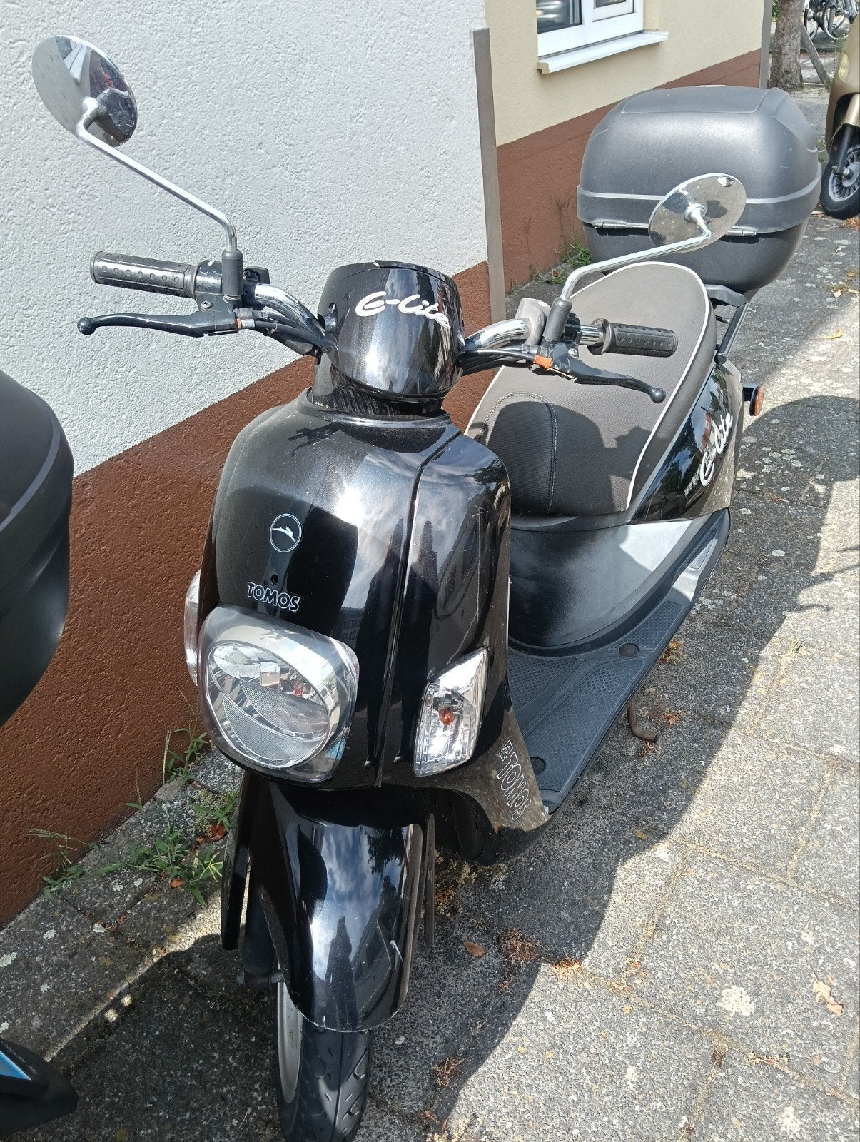 Tomos E-Lite elektrische scooter met oplader en koffer, Fietsen en Brommers, Brommers | Tomos, Gebruikt, Overige modellen, Ophalen