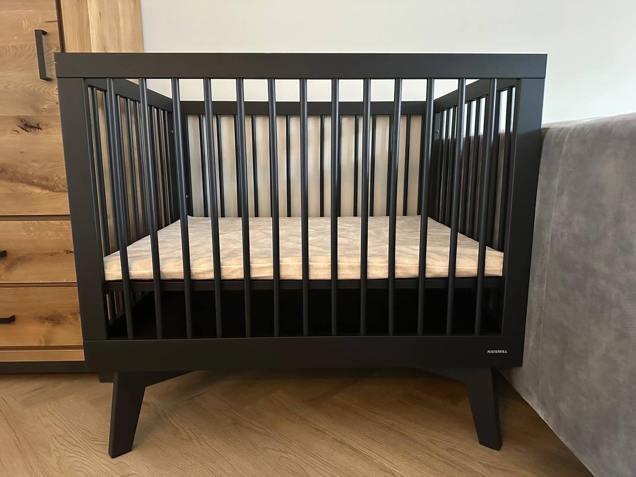 Kidsmill Sixties Box Zwart + Pretura Matras + taupe hoes, Ophalen, Zo goed als nieuw, Rechthoekig