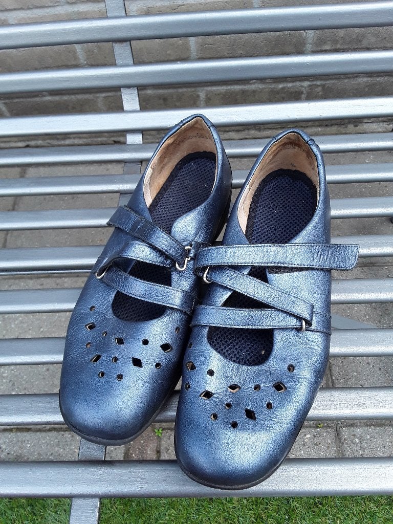 Schoenen blauw metallic mt 5.5 (38.5)van Vivo, Schoenen met lage hakken, Zo goed als nieuw, Vivo, Verzenden