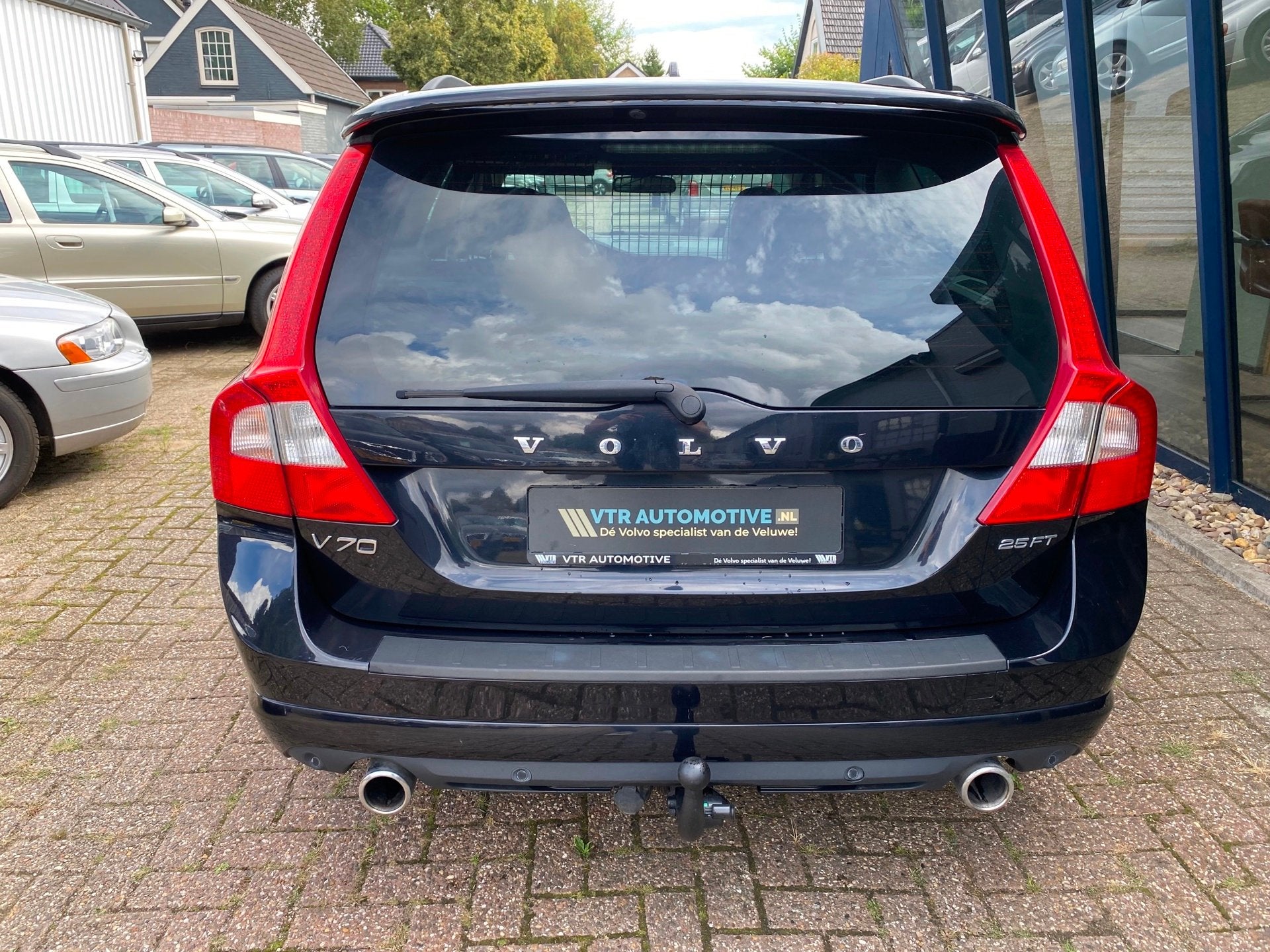 Volvo V70 2.5FT R-Design 230PK AUTOMAAT LEER / XENON / TREKH, Auto's, Volvo, Gebruikt, Zwart, Automatische klimaatregeling, Onderhoudsboekje