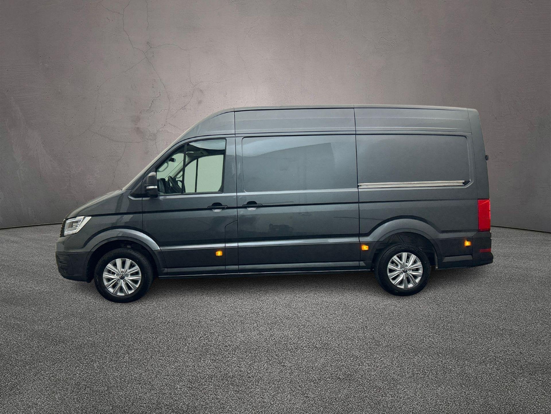 Volkswagen Crafter 35 2.0 TDI 177pk Automaat L3H3 Exclusive, Stof, 4 cilinders, Volkswagen, 11 km/l