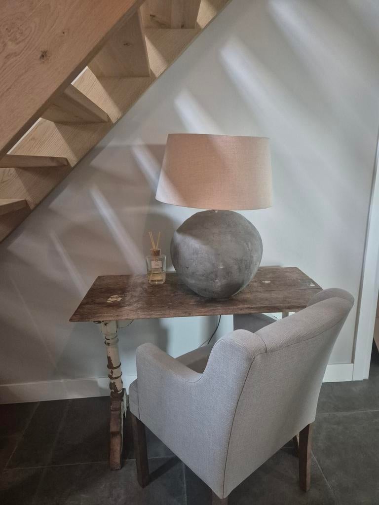 Rustieke houten tafel met lamp, Huis en Inrichting, Ophalen, Gebruikt