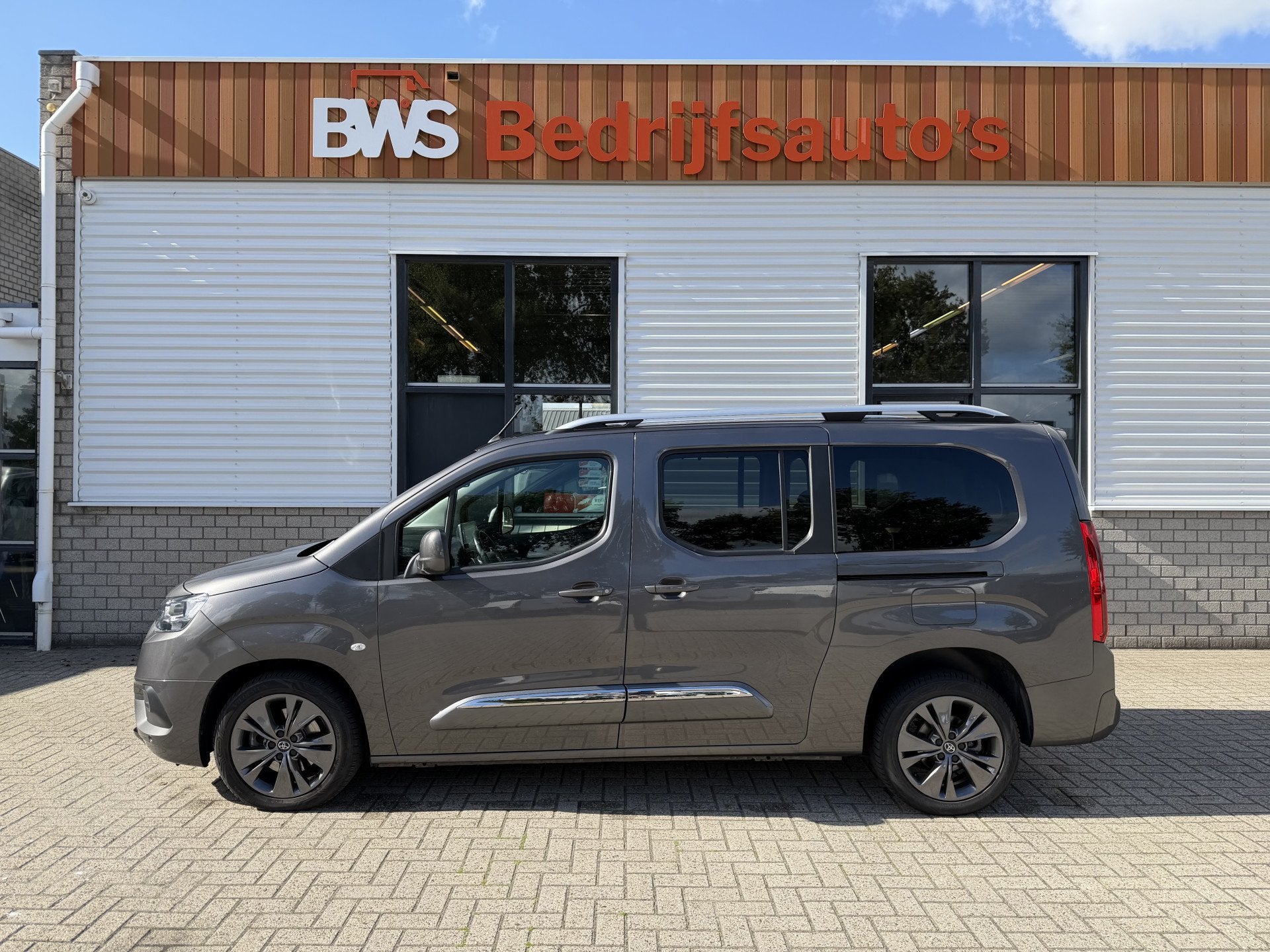Toyota PROACE CITY Verso 1.2 Turbo 130pk Active Long 7 perso, Stof, Gebruikt, Met garantie (alle), 7 stoelen