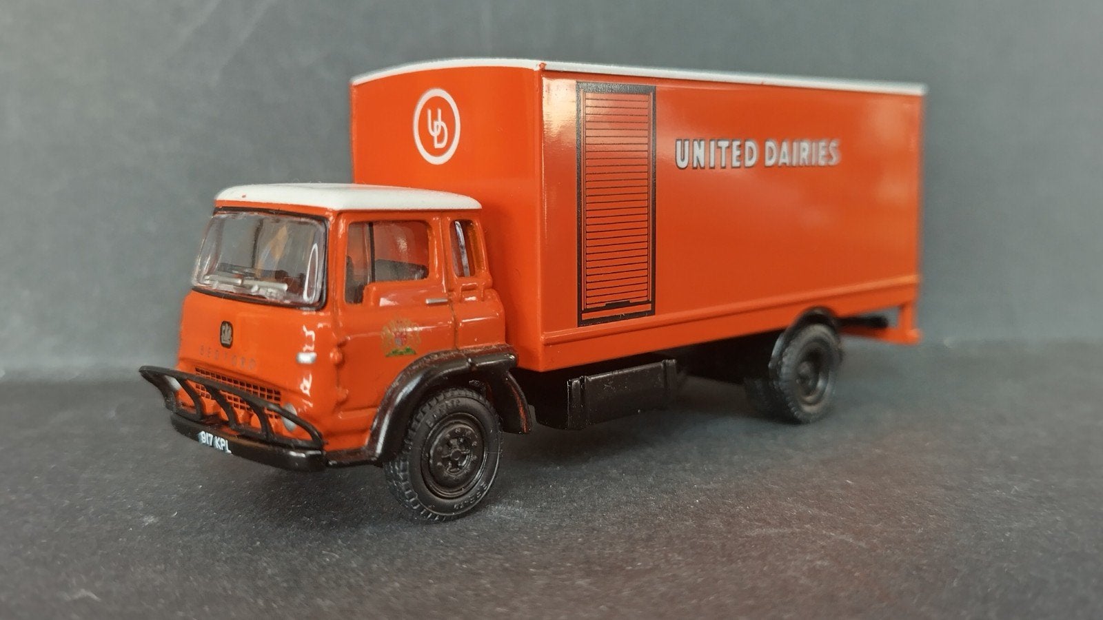 Bedford TK United Dairies 1:76 EFE Pol, ., Nieuw, Ophalen of Verzenden, .