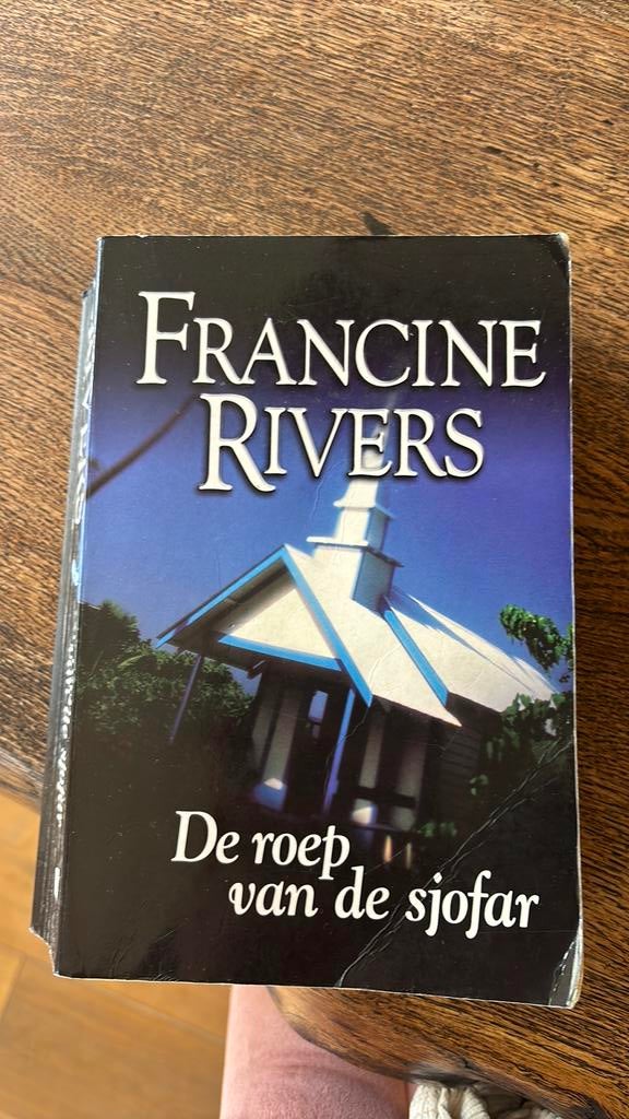 Francine Rivers - De roep van de sjofar, Ophalen of Verzenden, Zo goed als nieuw, Francine Rivers