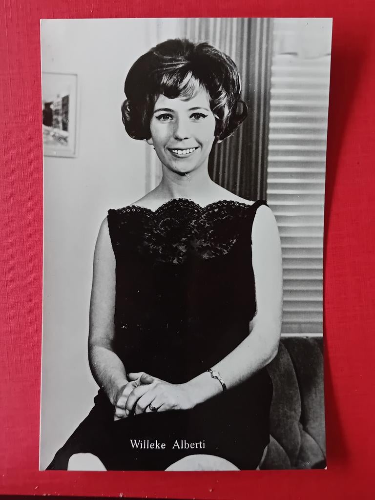 Ansichtkaart Willeke Alberti, Ophalen of Verzenden, Foto of Kaart