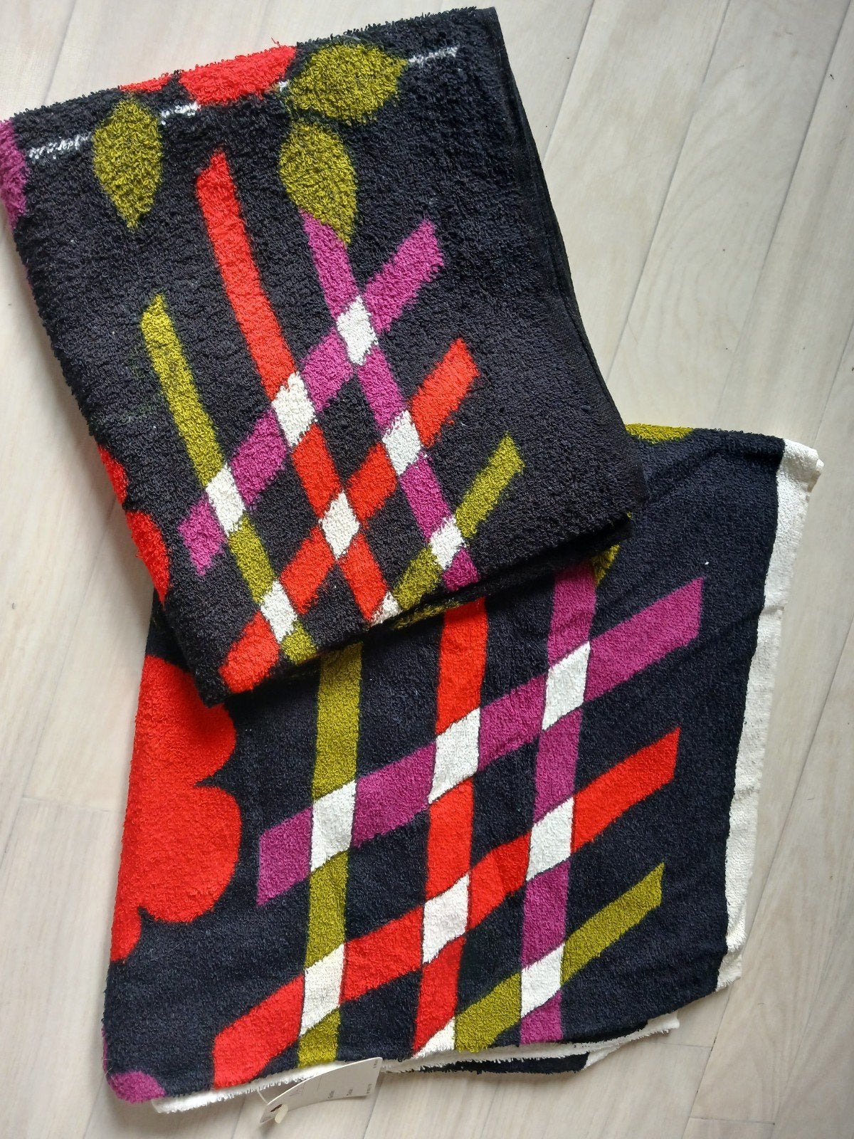 2 Nieuwe Vintage Handdoeken: Badhanddoek & kleine Handdoek, Ophalen of Verzenden, Nieuw