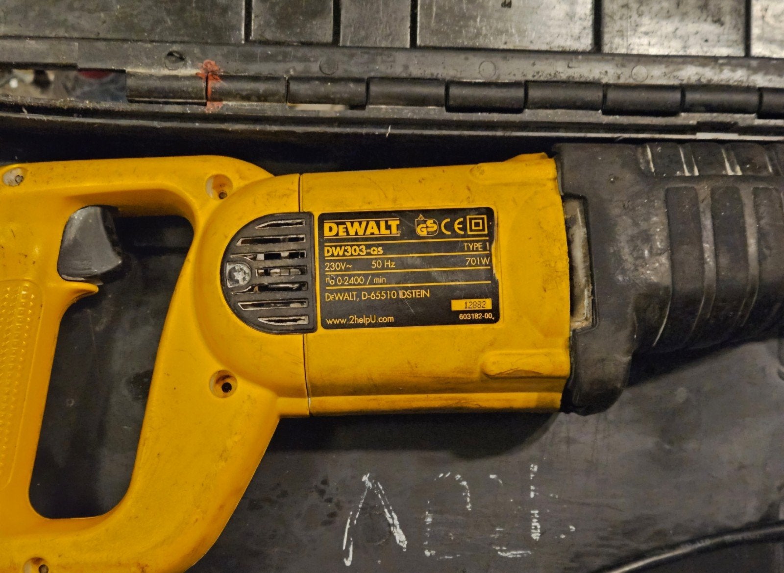 Super werkende DEWALT reciprozaag Inc koffer/zaagjes € 55., Doe-het-zelf en Verbouw, Gereedschap | Zaagmachines, 70 mm of meer