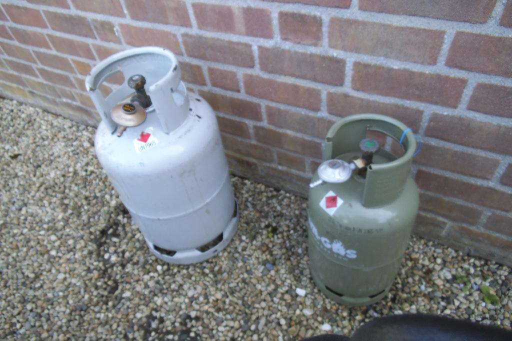 Te koop 2 lege gasflessen groot en kleine met drukregellaar, Ophalen, Gebruikt, Overige merken