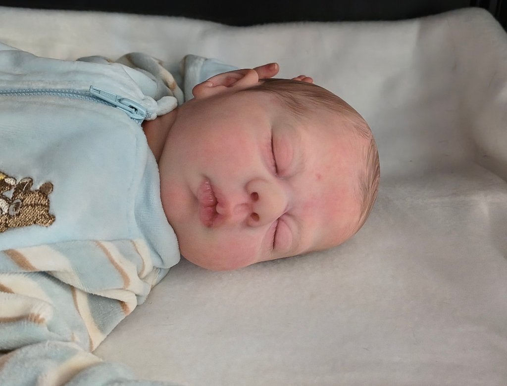 Reborn knap meisje, Verzamelen, Poppen, Ophalen of Verzenden, Zo goed als nieuw, Babypop, Levensecht of Reborn