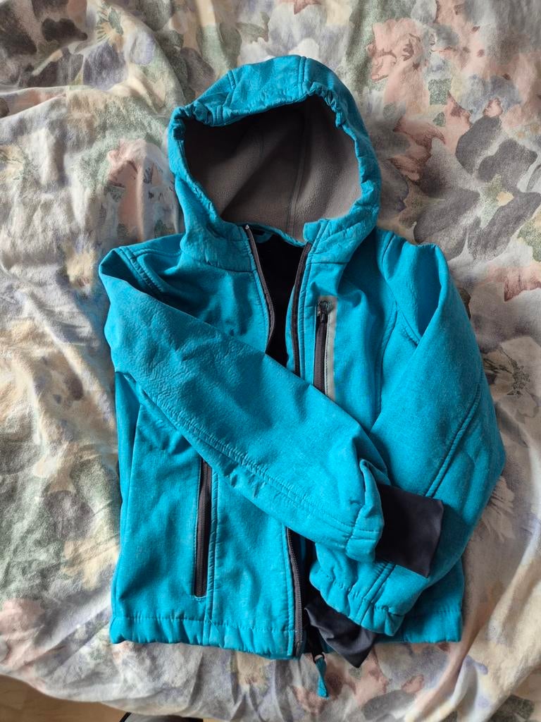 Softshell maat 122/128, Kinderen en Baby's, Kinderkleding | Maat 122, Ophalen, Zo goed als nieuw, Jongen, Jas