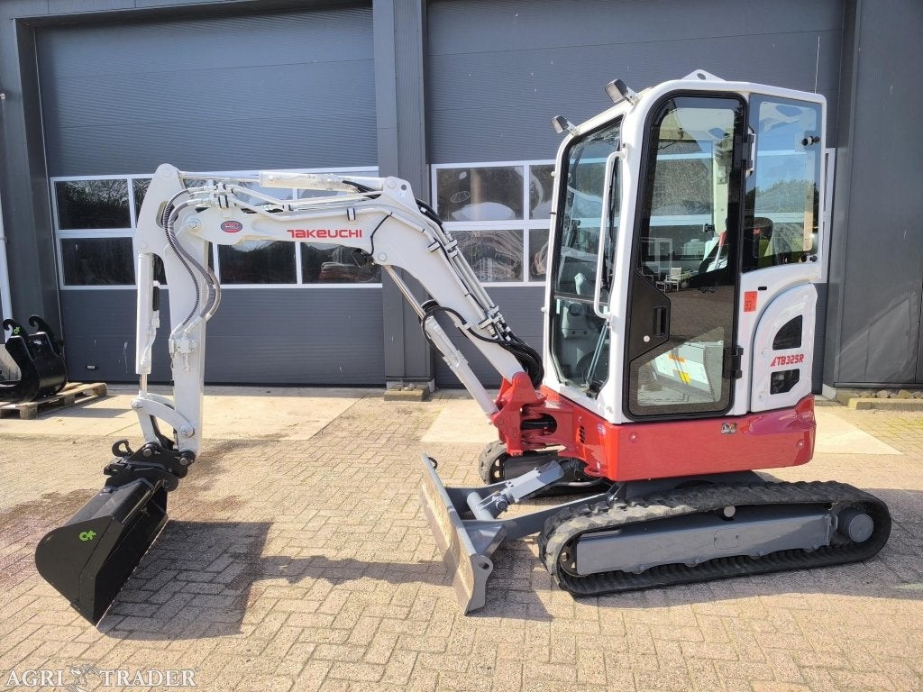 TAKEUCHI TB325R, -, Niet opgegeven, Ophalen of Verzenden, Niet opgegeven