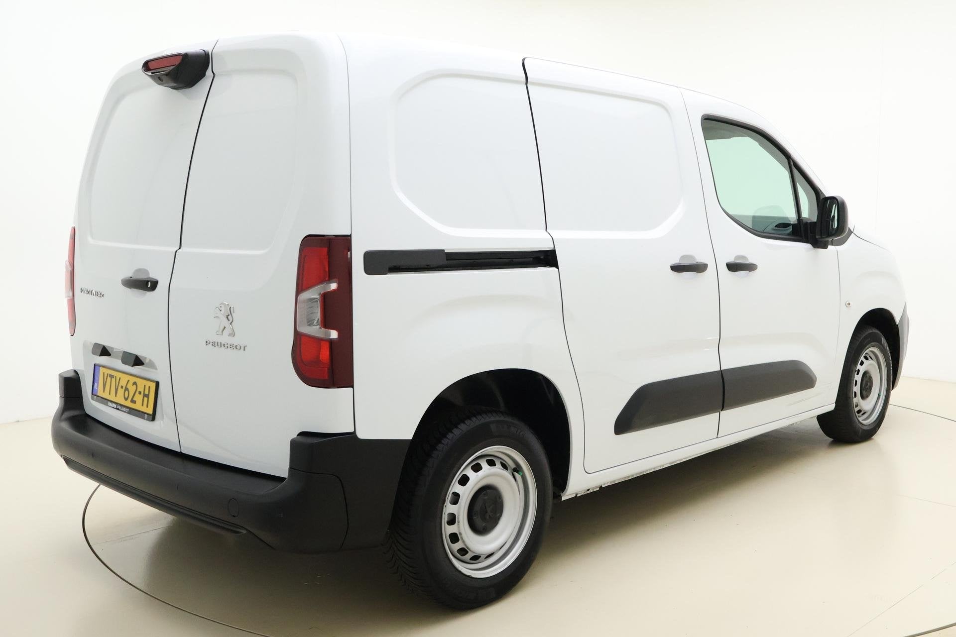 Peugeot Partner 1.5 BlueHDi 100 L1 100 PK | Cruise Control |, Auto's, Bestelauto's, Voorwielaandrijving, 1350 kg, Gebruikt, Leder en Stof