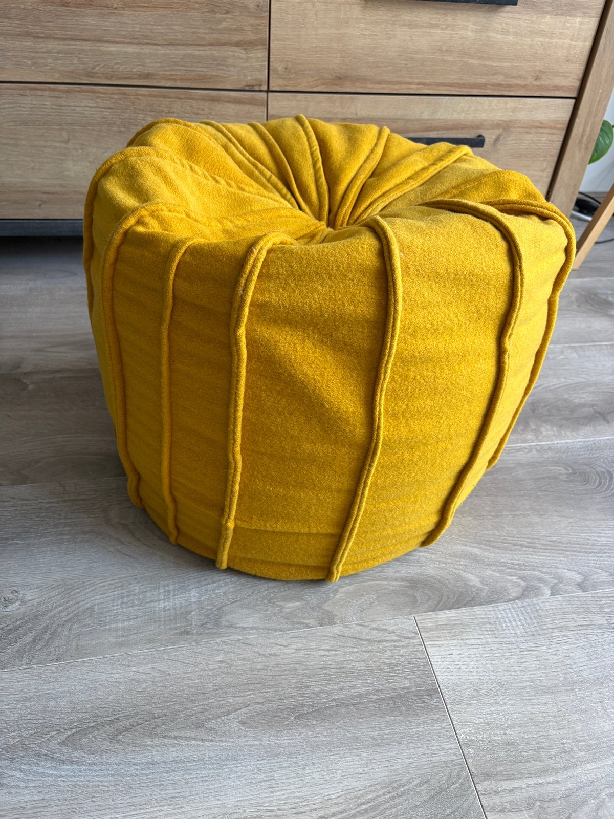 Gele poef/voetenbank - in zeer goede staat, Ophalen, Rond, Minder dan 50 cm, Zo goed als nieuw