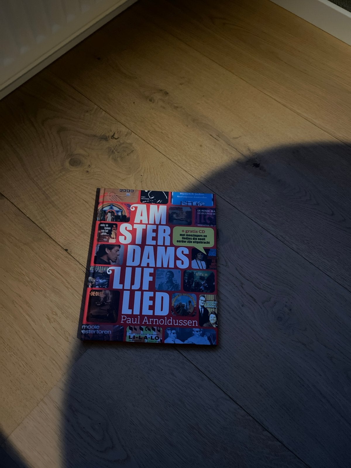 Amsterdams Lijflied - Paul Arnoldussen (incl. CD), Boeken, Ophalen of Verzenden, Zo goed als nieuw, Genre of Stijl