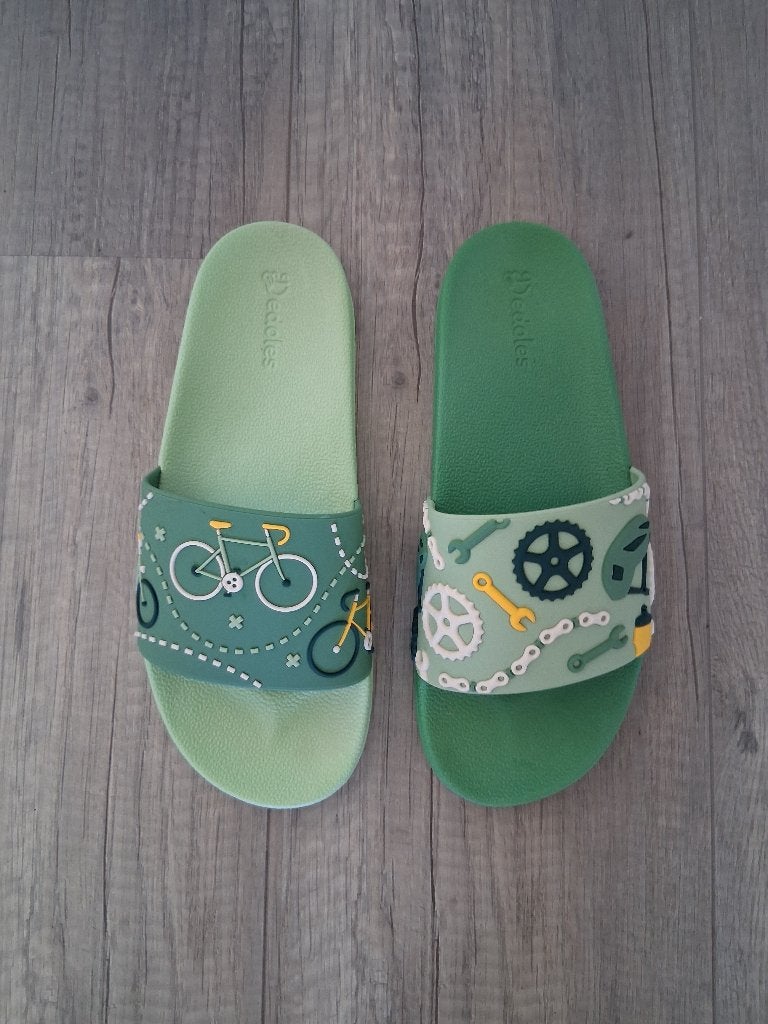 Dedoles groene slippers met een vrolijke print mt.39 *NIEUW*, Nieuw, Dedoles, Groen, Ophalen