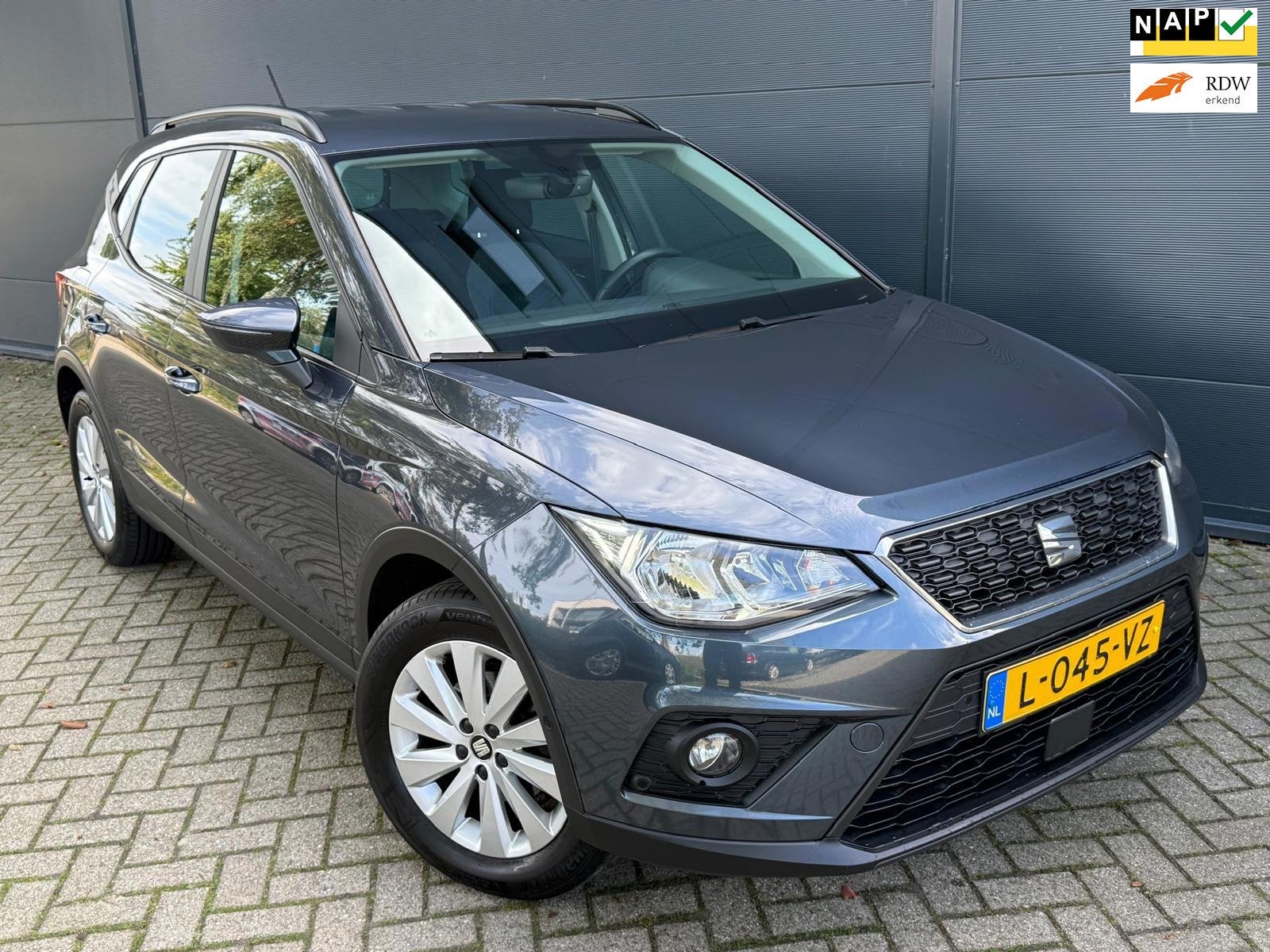 Seat Arona 1.0 TSI Style Business Intense/Automaat/Camera/Ca, Auto's, Dealer onderhouden, Verwarmde buitenspiegels, 49 €/maand