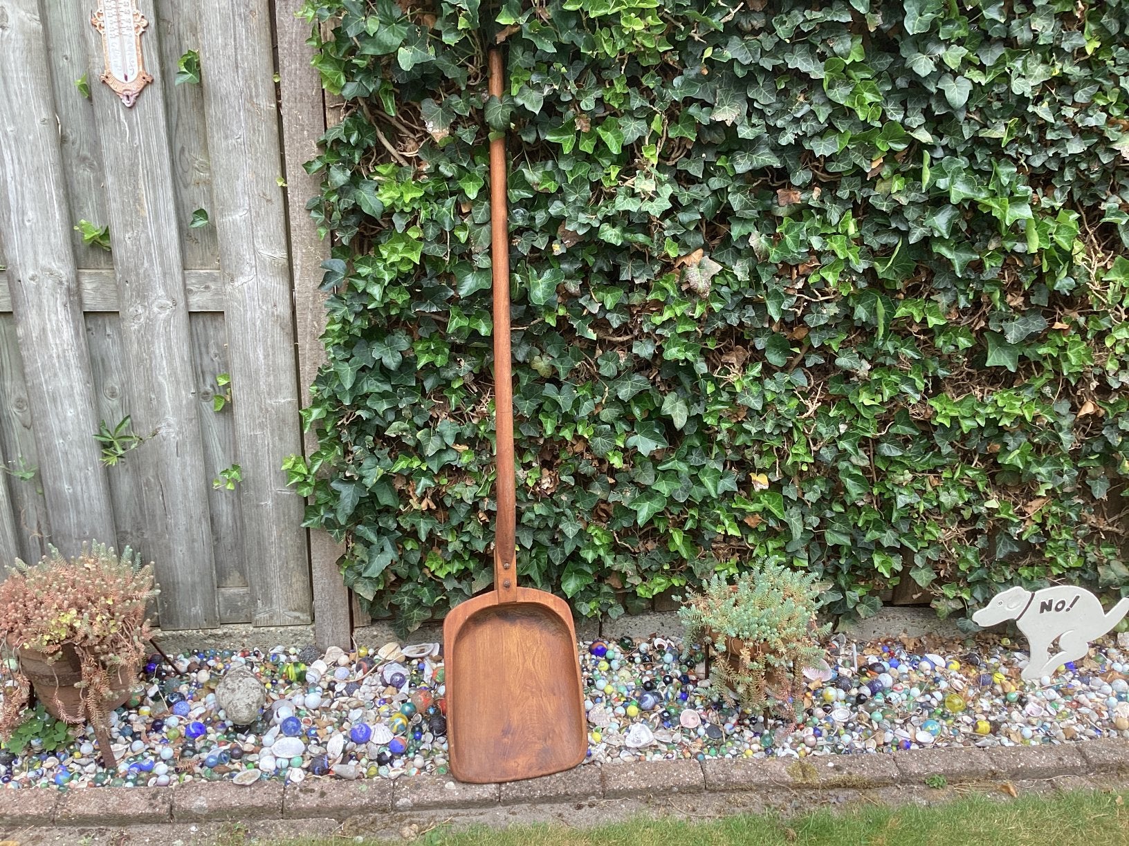 Decoratieve houten graanschep, Ophalen