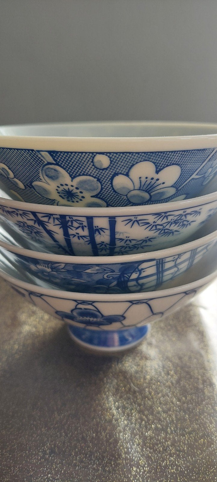 4 vintage Japanse blauw-witte porseleinen rijstsoepkommen, Aziatisch, Ophalen of Verzenden, Zo goed als nieuw, Kom(men)