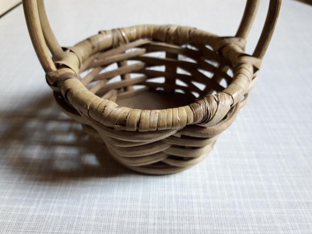 mandje uit Birma / Myanmar , hoogte 11 cm , doorsnede 8 cm, Ophalen of Verzenden, Nieuw, Accessoires