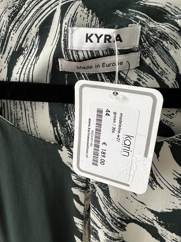 Nieuw Kyra jurk model MADELEINE 44 crepe groen, Kleding | Dames, Verzenden, Maat 42/44 (L), Nieuw, Kyra & Ko