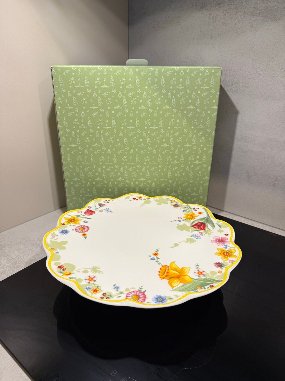 Villeroy & Boch Spring Awakening taartbord met voet, Villeroy & Boch, Ophalen of Verzenden, Zo goed als nieuw, Bord(en)