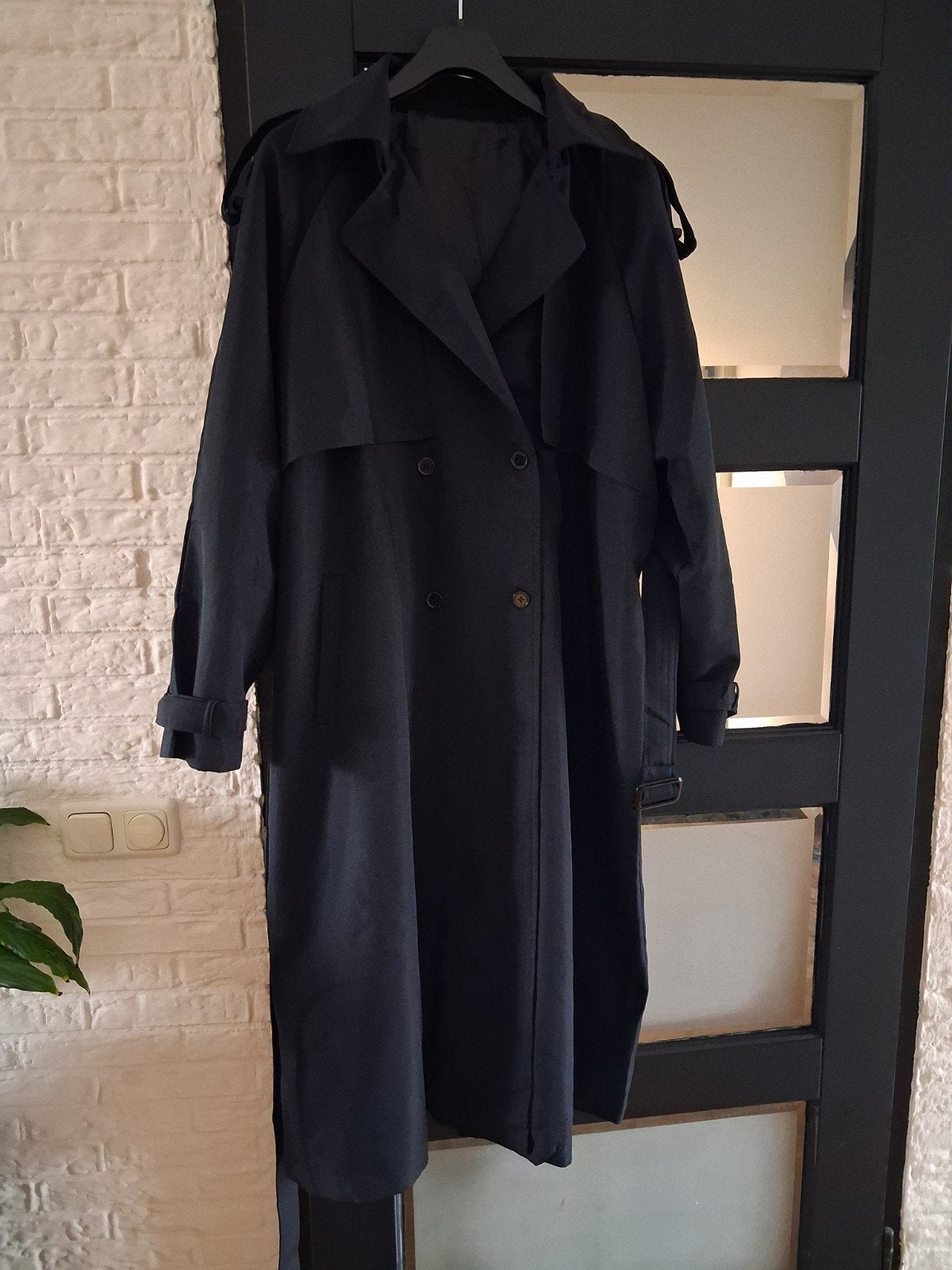 nieuwe zwarte tijdloze trenchcoat Maat 50 /52, Kleding | Dames, Ophalen of Verzenden, Nieuw, Zwart, Jas of Mantel
