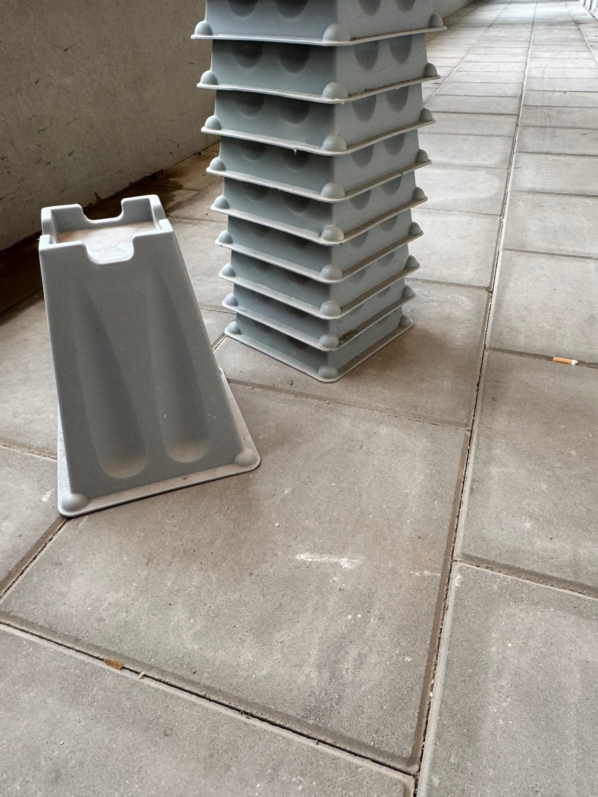 Bedverhogers set van 12, Ophalen, Doos, Minder dan 35 cm, Zo goed als nieuw