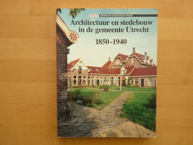 Architectuur en stedebouw in de gemeente Utrecht 1850-1940, Ophalen of Verzenden, Zo goed als nieuw, Architectuur algemeen