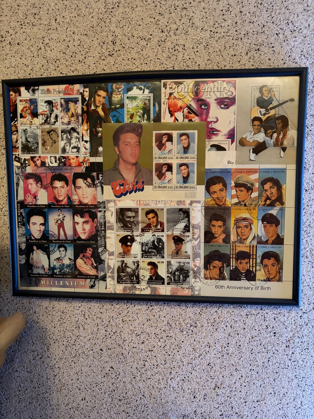 Ingelijste Elvis Presley postzegelcollectie, Postzegels en Munten, Postzegels | Thematische zegels, Ophalen, Gestempeld, Overige thema's