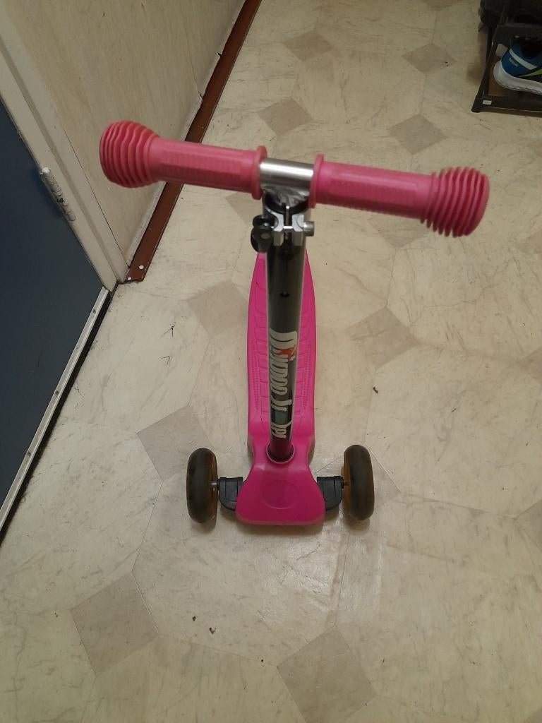 Micro Step In De Kleur Donker Roze/Zwart Verstelbaar, Ophalen of Verzenden, Gebruikt, Gewone step, Micro