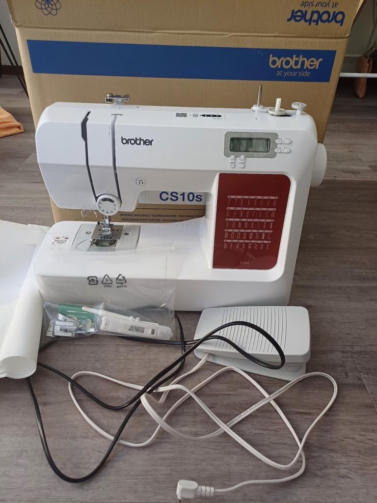 Sewing machine Brother CS10e - like new, Ophalen, Naaimachine, Brother