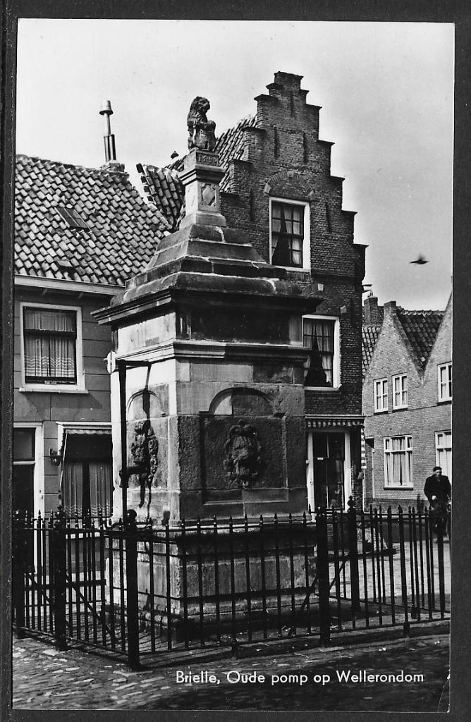 525 Brielle, Oude pomp op Wellerondom, Verzamelen, Ophalen of Verzenden, Voor 1920, Ongelopen, Zuid-Holland