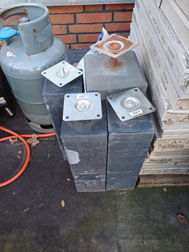 Betonpoeren met verstelbare plaat - 4 stuks, Ophalen, Gebruikt