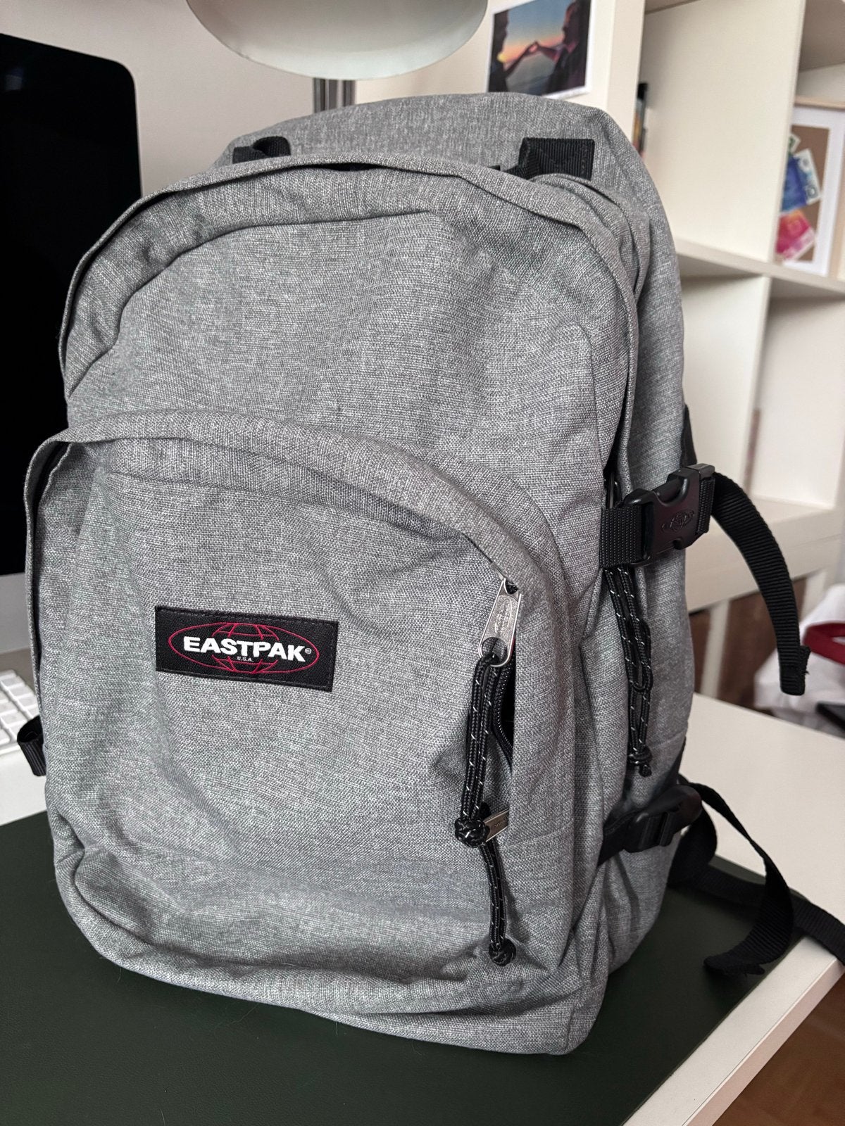 Eastpak Rugzak Grijs -  type Provider 33 liter, 45 tot 60 cm, 25 tot 40 cm, Ophalen of Verzenden, Zo goed als nieuw