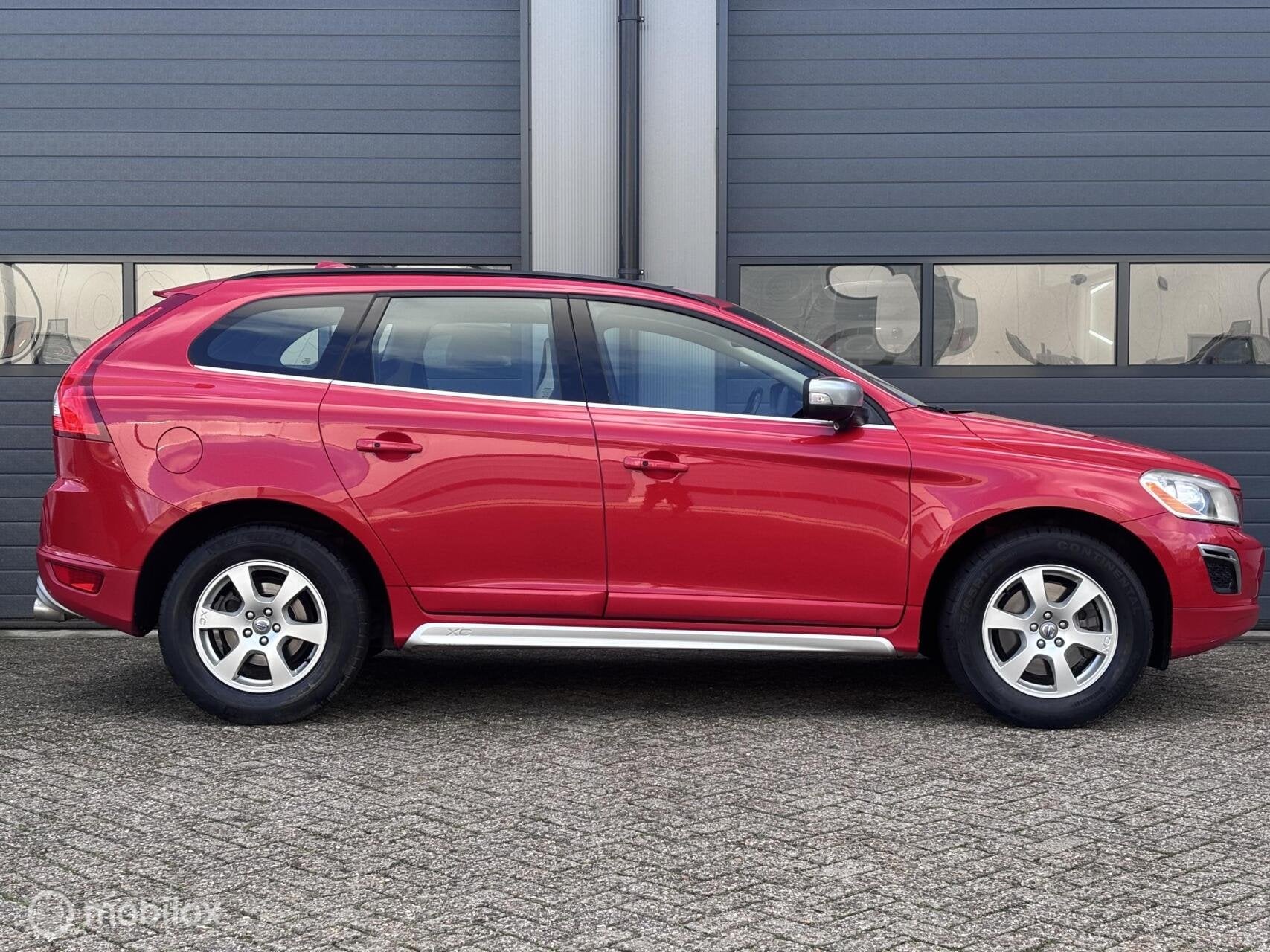 Volvo XC60 2.4 D5 AWD R-Design, Auto's, 197 €/maand, 2000 kg, Vierwielaandrijving, 1711 kg