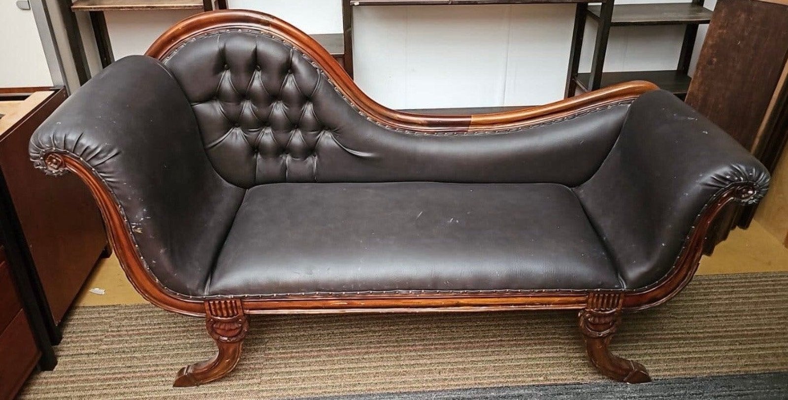 Klassieke divan / chaise longue / sofa – donkerbruin leer, Antiek en Kunst, Ophalen