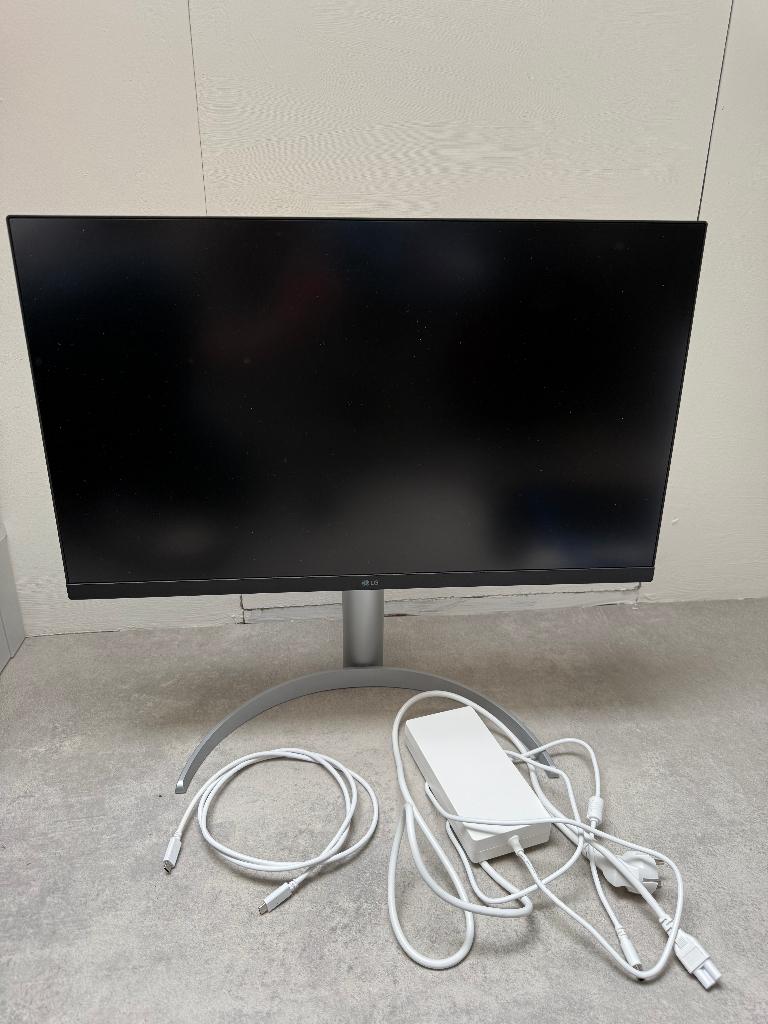 LG Ultrafine 27UQ850V-W 4K 27 inch met garantie!, Computers en Software, Monitoren, Ophalen, LG Electronics, In hoogte verstelbaar
