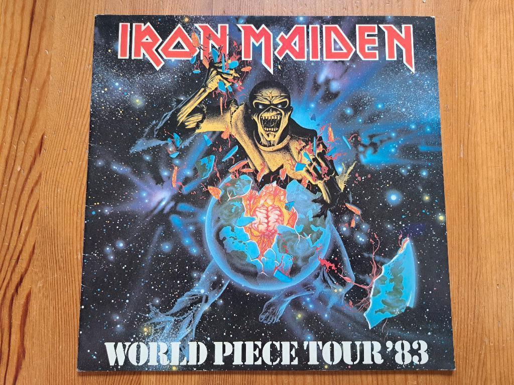 Iron Maiden tourbook: World Piece Tour ’83 (USA)., Cd's en Dvd's, Vinyl | Hardrock en Metal, Ophalen of Verzenden, Zo goed als nieuw
