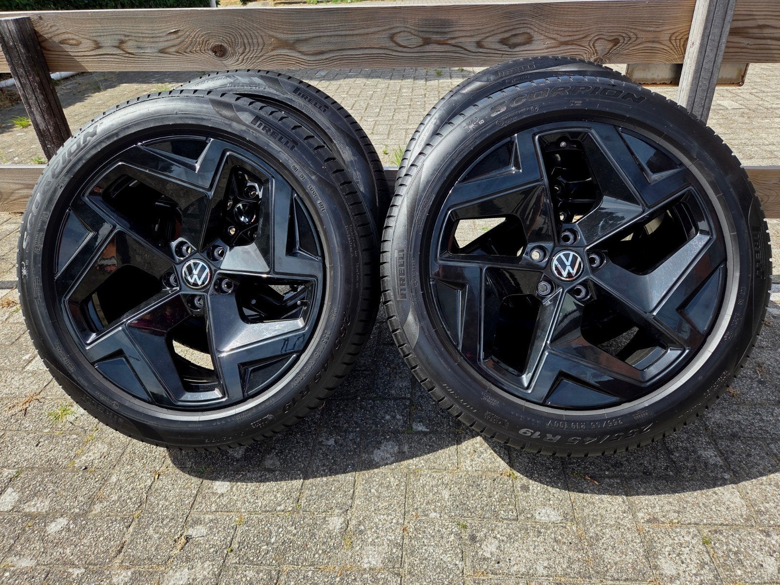 Originele VW Tiguan R-Line Coventry zwart nieuwstaat, 255 mm, Banden en Velgen, Nieuw, Zomerbanden