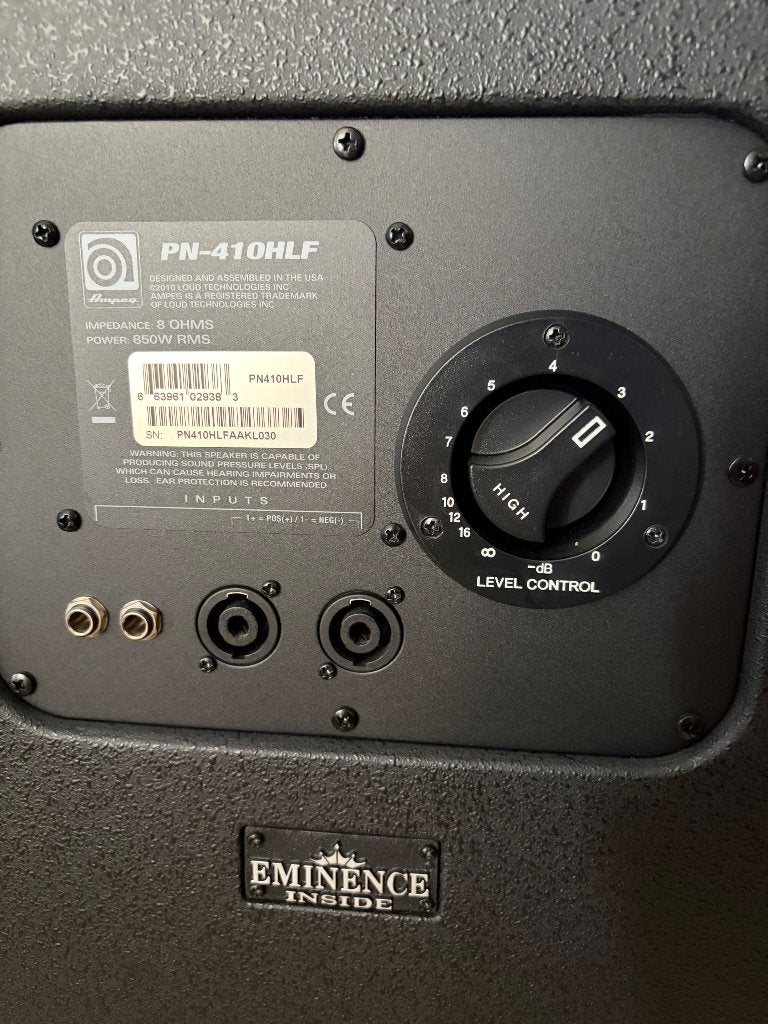 Ampeg Pro Neo 410 bas cabinet + flightcase, Ophalen, Zo goed als nieuw, Audio
