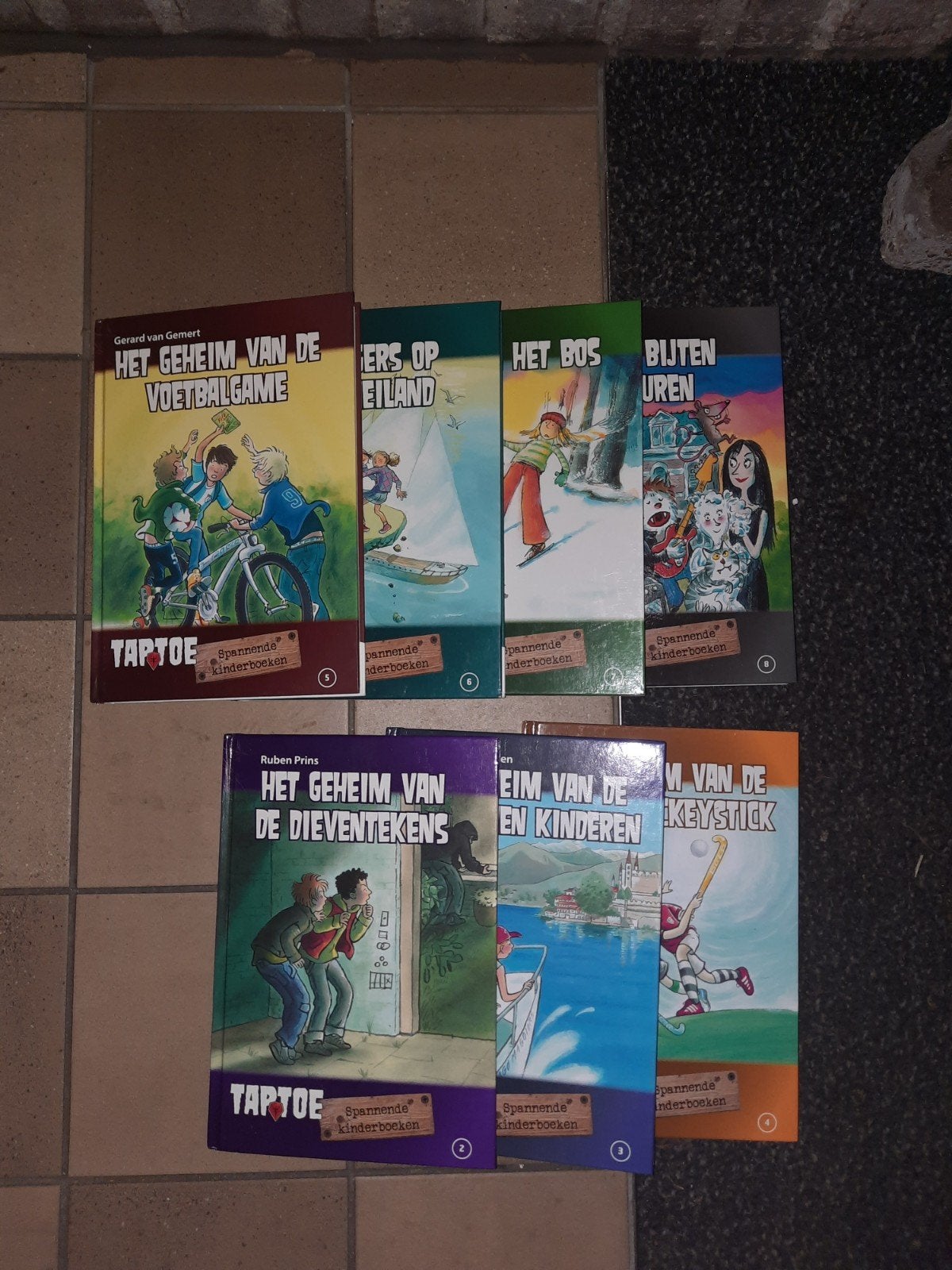 Taptoe boeken serie, Ophalen