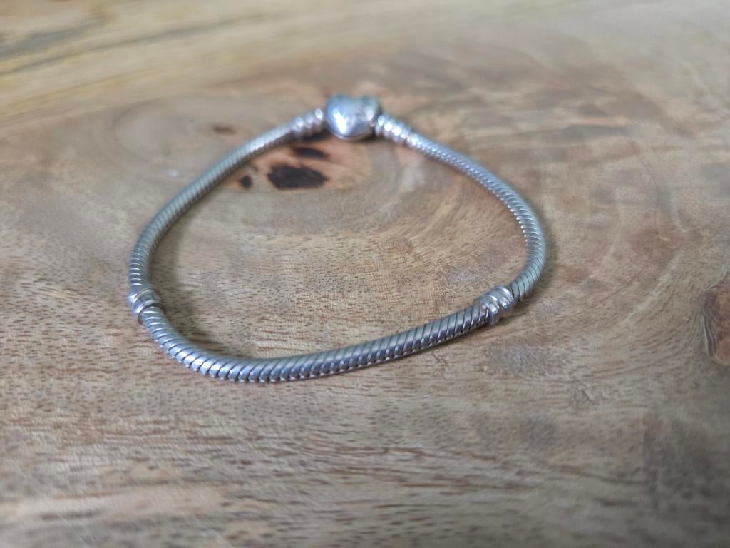 Pandora Armband Zilveren Slangschakel met Hartsluiting, Gebruikt, Ophalen of Verzenden, Met bedels of kralen, Zilver