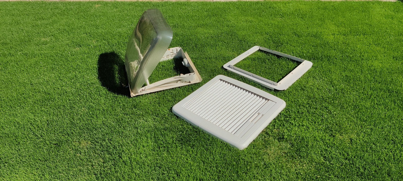 Dakluik Dethleffs Camper/Caravan - Inbouwmaat 44 cm, Ophalen of Verzenden, Zo goed als nieuw