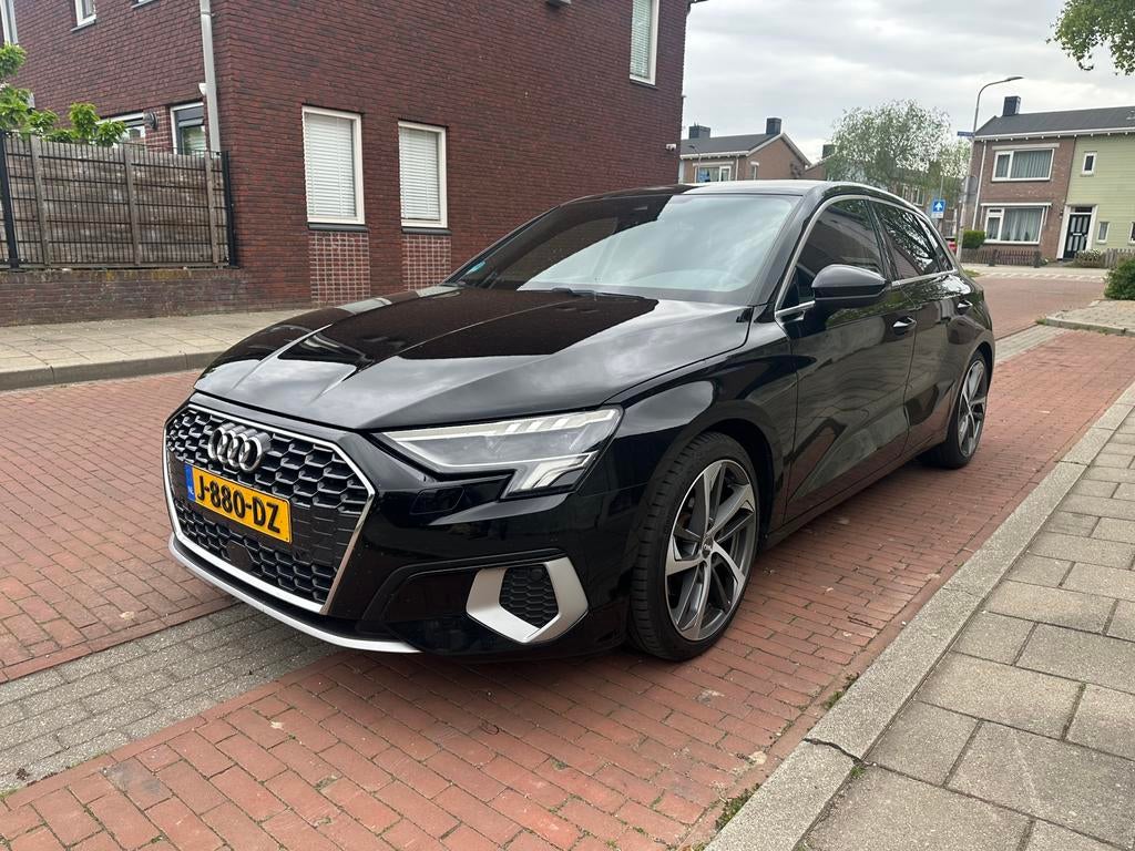 Audi A3 35 Tfsi 150pk S-tronic 2020 Zwart, Auto's, Stof, 1498 cc, 4 cilinders, Emergency brake assist